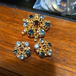 Vintage brooch and clip earrings